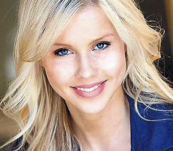 claire-holt-h2o-just-add-water-4053432-350-306.jpg